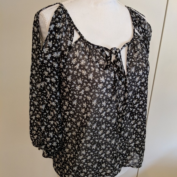 Spring 🌼 Peasant Blouse - Picture 2 of 4